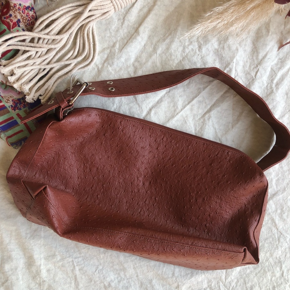 FAUX OSTRICH BUCKLE STRAP SHOULDER BAG